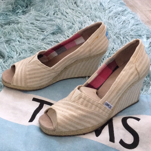 Toms - Picture 2 of 4